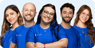 Time do Simples Dental: cinco profissionais de camiseta azul lado a lado
